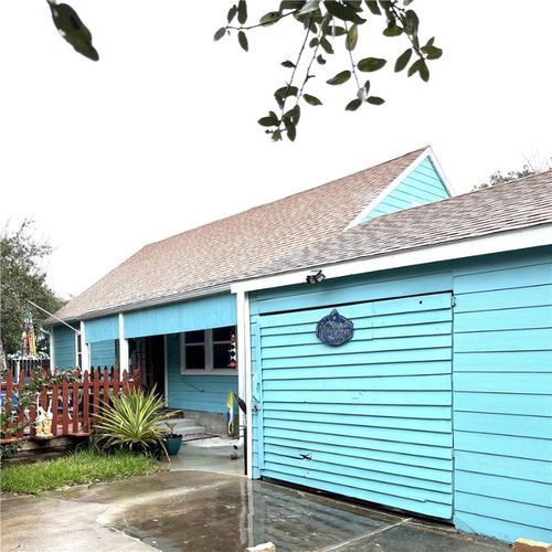 216 Steart St, Rockport, TX, 78382-5933 | Card Image