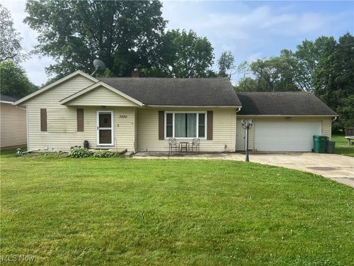 3290 Nw Sweitzer Street Nw, Uniontown, OH, 44685 | Card Image