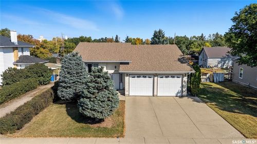 109 1st Ave, Gravelbourg, SK, S0H | Card Image