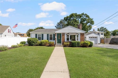 7 Woodbine St, Riverside, RI, 02915-1727 | Card Image