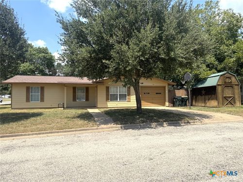 221 W Mraz St, Shiner, TX, 77984-5556 | Card Image