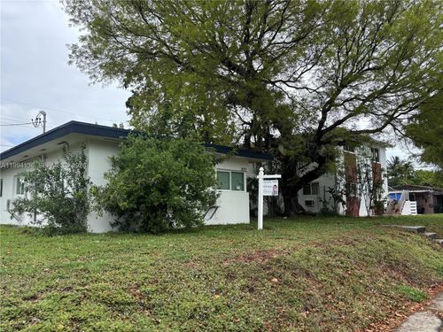 2071 Ne 169th St, North Miami Beach, FL, 33162-3217 | Card Image