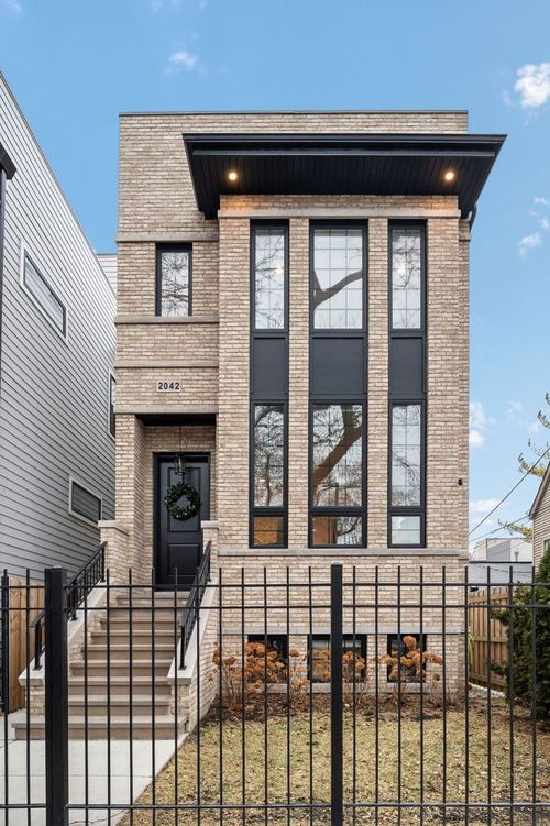 2042 N Honore St, Chicago, IL, 60614-3911 | Card Image