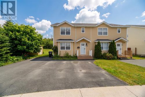 74 Seaborn St, St. John's, NL, A1B5B9 | Card Image