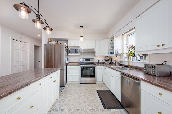 60 Riverdale Dr, House other with 5 bedrooms, 4 bathrooms and 4 parking in Wasaga Beach ON | Image 4