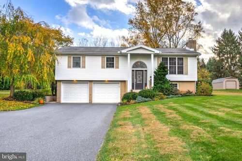 2771 Camp Rd, MANHEIM, PA, 17545-9586 | Card Image