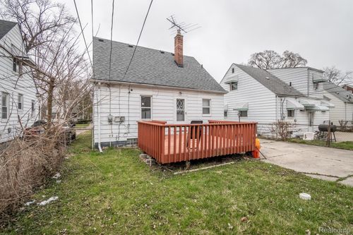 20220 Kenosha St, Harper Woods, MI, 48225-2246 | Card Image