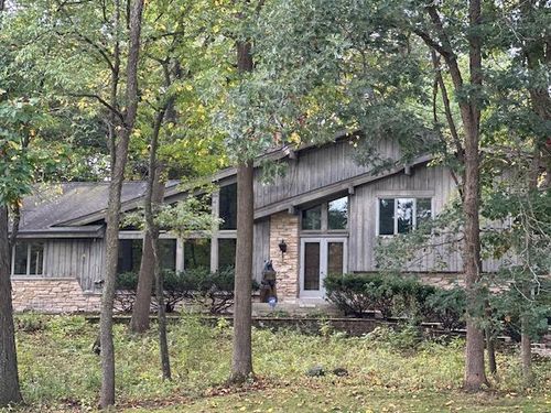 7126633 White Oak Dr, Lisbon, WI, 53089-2435 | Card Image