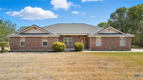105 Tomahawk Trl, Seguin, TX, 78155-6950 | Card Image