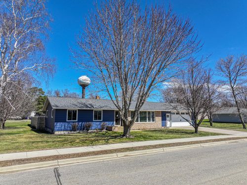 318 W Oak St, Parkers Prairie, MN, 56361-4719 | Card Image