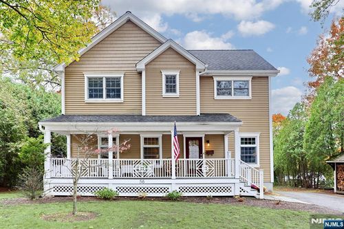 56 E Center St, Midland Park, NJ, 07432-1658 | Card Image