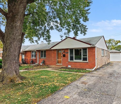 8930 Pulaski Rd, Hometown, IL, 60456-1224 | Card Image