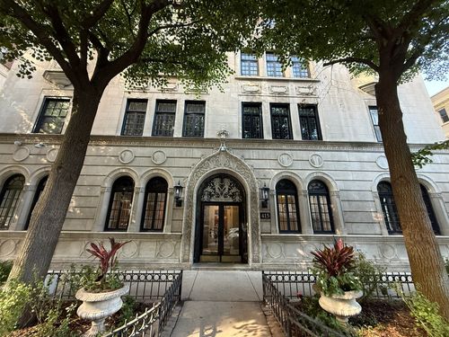 4c-415 W Aldine Ave, Chicago, IL, 60657-3601 | Card Image