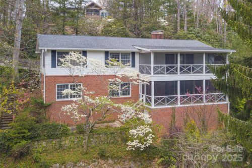 220 Ridge Rd, Waynesville, NC, 28786-5040 | Card Image