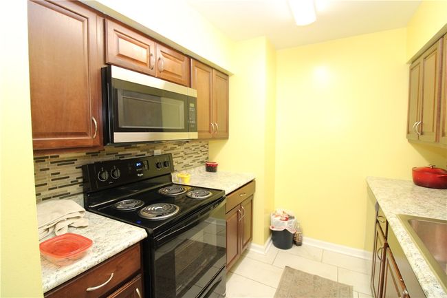 5079 Sanlin Dr, Condo with 1 bedrooms, 1 bathrooms and null parking in Coraopolis PA | Image 7