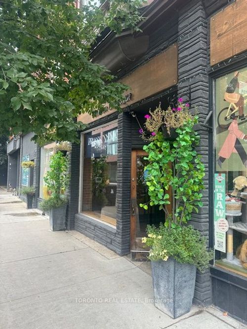 2739 Dundas St W, Toronto, ON, M6P1Y1 | Card Image