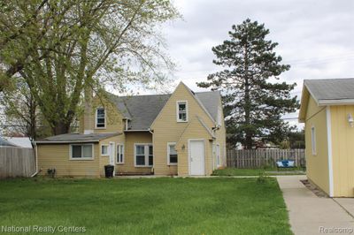 22010 Springbrook Avenue, Home with 3 bedrooms, 1 bathrooms and null parking in Farmington Hills MI | Image 2