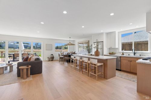 11 Berens Dr, Kentfield, CA, 94904-1615 | Card Image