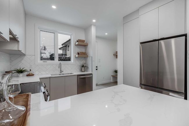 3927 65 St Nw, Townhouse with 3 bedrooms, 3 bathrooms and 1 parking in Calgary AB | Image 6