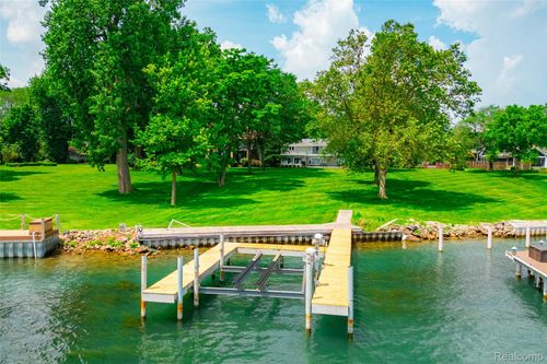 19891 Parke Ln, Grosse Ile, MI, 48138-1027 | Card Image
