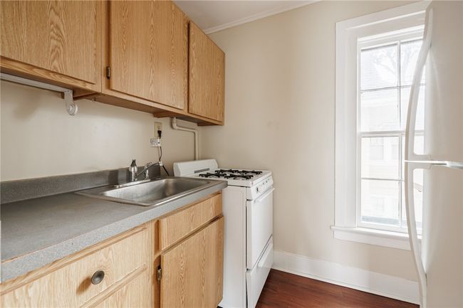 APT-4 - 18 Vick Park B, Condo with 2 bedrooms, 1 bathrooms and null parking in Rochester NY | Image 12