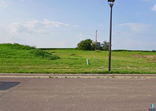 429 W 5th St, Crooks, SD, 57020-9611 | Card Image