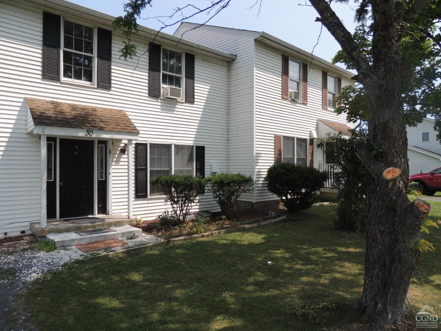 Arthur Ave, Hudson, NY 12534