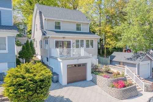 19 Pine St, West Orange, NJ, 07052-4541 | Card Image