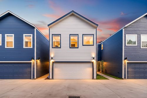 c-851 S Victory Dr, Houston, TX, 77088-6357 | Card Image