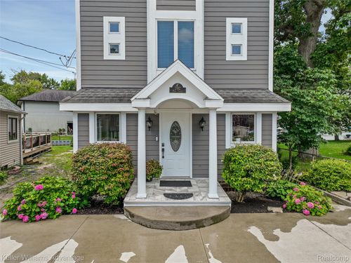 2182 Park Cir, Keego Harbor, MI, 48320-1220 | Card Image