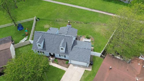 25525 Montebello Ct, Woodhaven, MI, 48183-4324 | Card Image