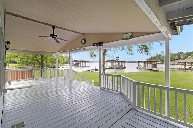 737 Lake Shore Dr, House other with 3 bedrooms, 2 bathrooms and 2 parking in Trinity TX | Image 11