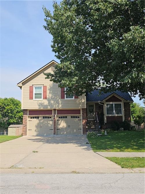 713 Ne Aaron Dr, Lee's Summit, MO, 64086-4905 | Card Image