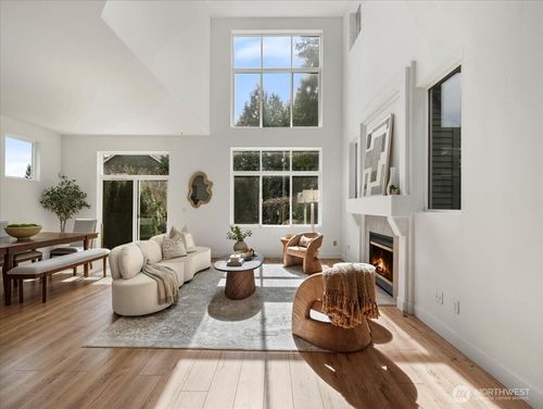 2465 132nd Avenue Se, Bellevue, WA, 98005 | Card Image