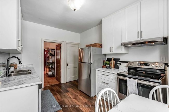 40 Euclid Ave, House attached with 3 bedrooms, 2 bathrooms and 1 parking in Toronto ON | Image 17