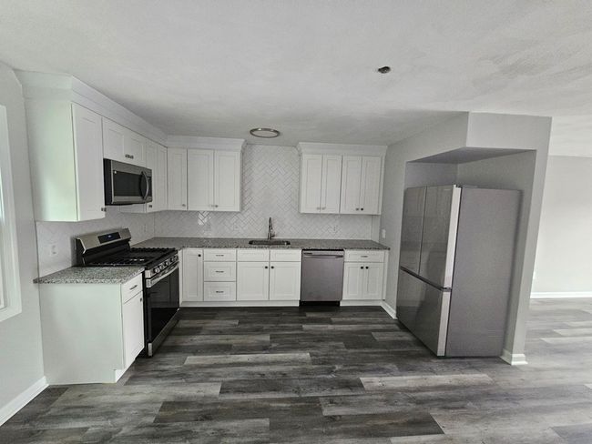 APT-4 - 434 Linden St, Condo with 3 bedrooms, 2 bathrooms and 2 parking in Fall River MA | Image 8