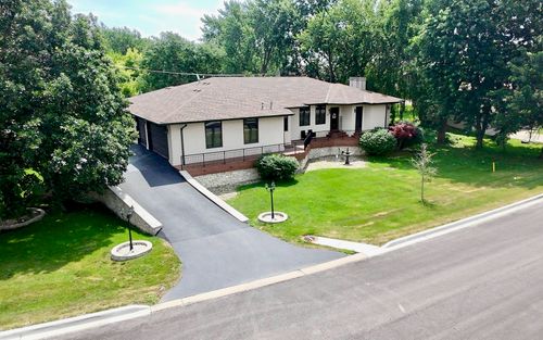 1S701 Eisenhower Rd, Oakbrook Terrace, IL, 60181-4404 | Card Image