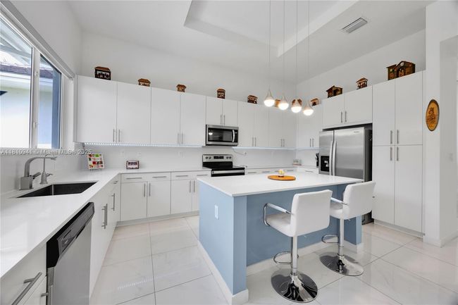 15037 Sw 174 Th St, House other with 4 bedrooms, 4 bathrooms and null parking in Miami FL | Image 8