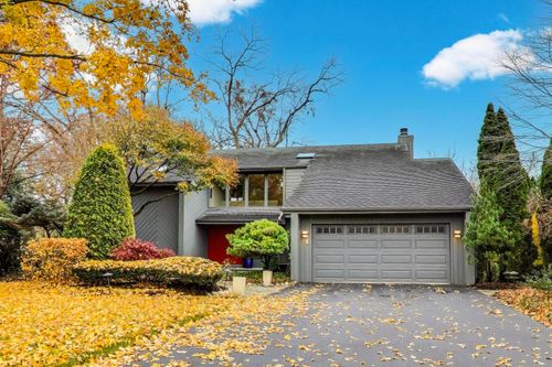 11515 Burr Oak Ln, Burr Ridge, IL, 60527-8010 | Card Image