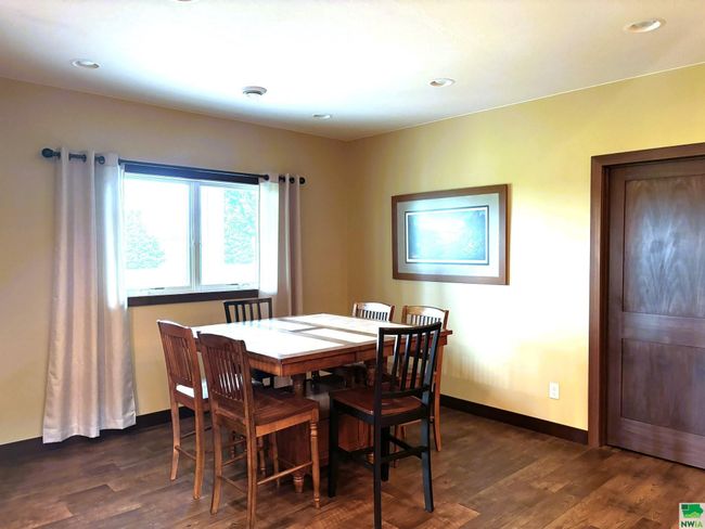 925 Sunrise Trl, House other with 5 bedrooms, 3 bathrooms and null parking in Sioux Center IA | Image 26