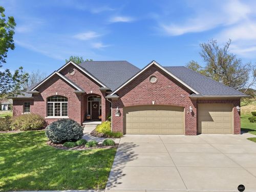 8800 Oakmont Dr, Lincoln, NE, 68526-9615 | Card Image