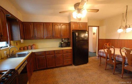 7 Miles Ave, Albertson, NY, 11507-1607 | Card Image