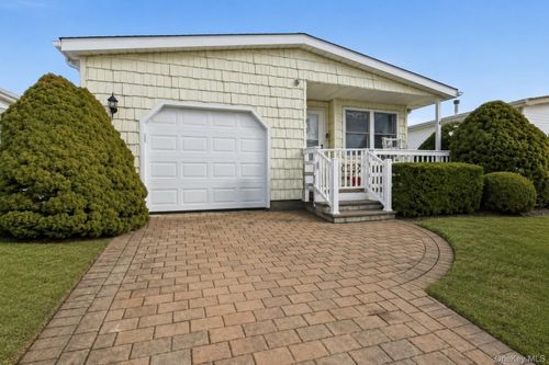54 Dogwood Ln, Manorville, NY, 11949-3111 | Card Image