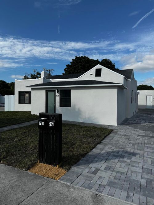 795 Highland Dr, West Palm Beach, FL, 33405-3725 | Card Image