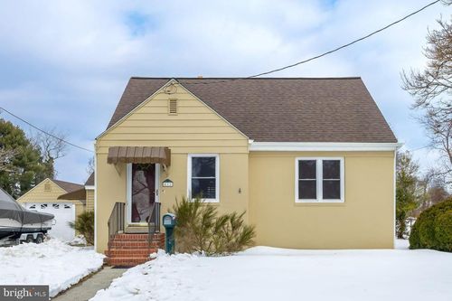 411 Ives Ave, PENNS GROVE, NJ, 08069-2615 | Card Image