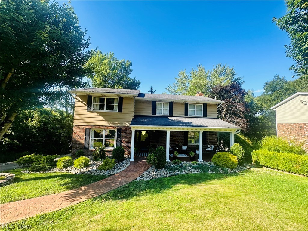 Sharon Dr, Weirton, WV 26062