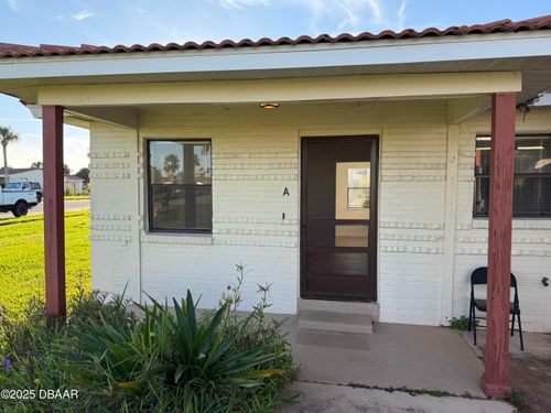 11 Oriole Cir, Ormond Beach, FL, 32176-7785 | Card Image