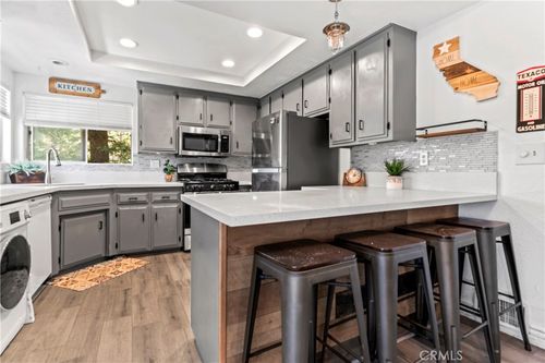 32538 Scandia Dr, Running Springs, CA, 92382-7517 | Card Image