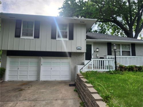 8844 Summit St, Kansas City, MO, 64114-2934 | Card Image