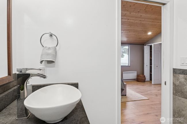Updated vanity and lighting | Image 20